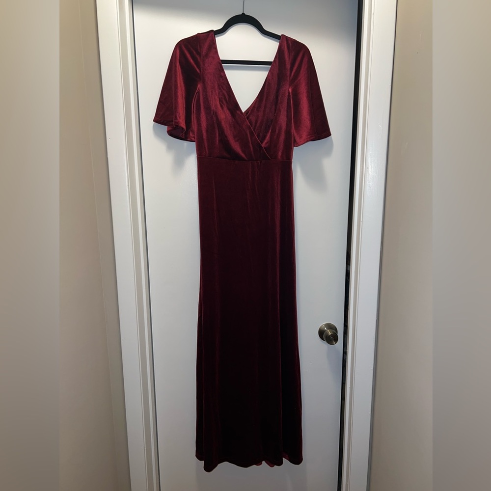 Stretchy velvet dress. V neck. Burgundy. NWT